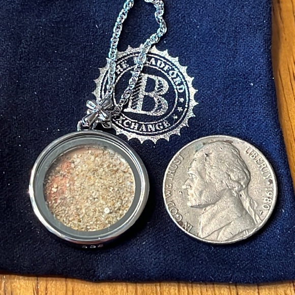 Bradford Exchange Holy Land Sand Diamond Necklace w/ Greg Olsen Art 18” Necklace - Picture 5 of 10